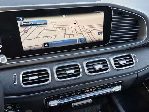 Used 2025 Mercedes-Benz GLS 450 4MATIC image 9