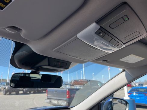 Used 2023 Nissan Rogue SV image 18