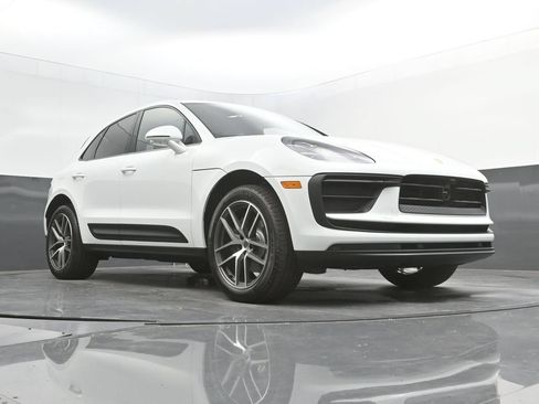 New 2026 Porsche Macan AWD/4WD image 38