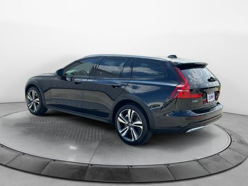 Used 2025 Volvo V60 B5 Cross Country Plus AWD/4WD image 5