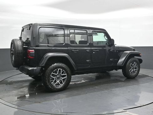 Used 2025 Jeep Wrangler Unlimited Sahara AWD/4WD image 2