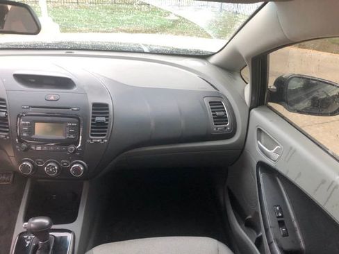 Used 2017 Kia Forte LX image 28