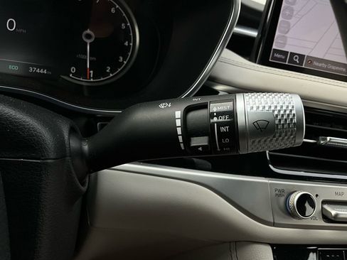 Used 2025 Genesis G70 2.5T image 38