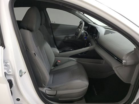 Used 2022 Hyundai Elantra SE FWD image 14