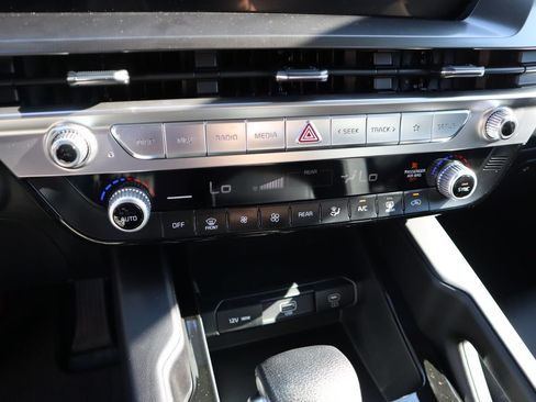 New 2025 Kia Telluride LX FWD image 32
