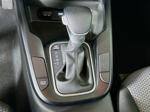 Used 2025 Kia Soul LX w/ LX Technology Package FWD image 24