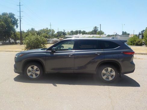 Used 2020 Toyota Highlander L image 9