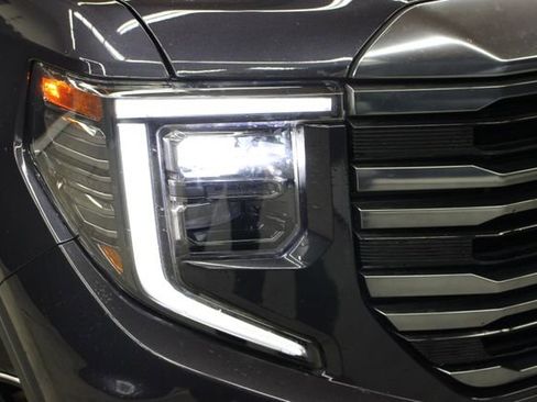 Used 2024 GMC Sierra 1500 AT4 w/ Technology Package AWD/4WD image 7