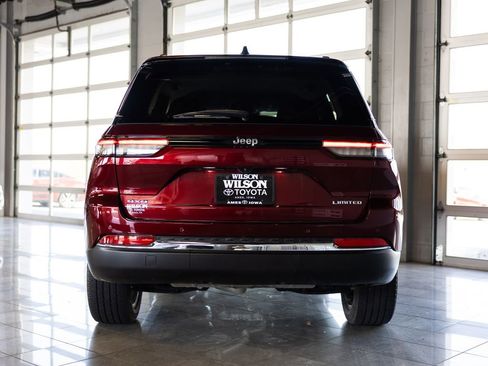 Used 2023 Jeep Grand Cherokee Limited w/ Trailer Tow Prep Group (B) AWD/4WD image 4