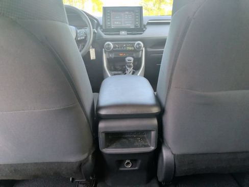 Used 2020 Toyota RAV4 LE FWD image 30