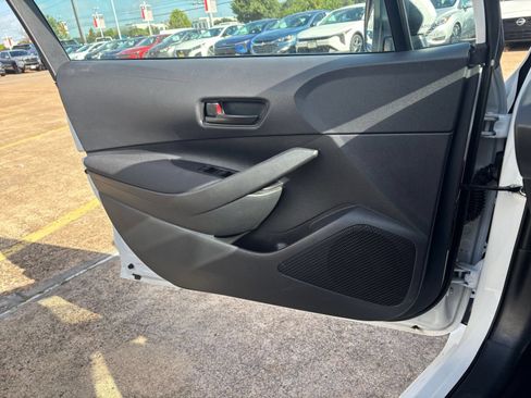 Used 2025 Toyota Corolla LE FWD image 15