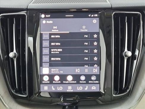 Used 2025 Volvo XC60 B5 Ultra AWD/4WD image 18