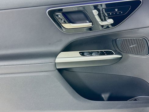 Used 2025 Mercedes-Benz GLC 300 image 18