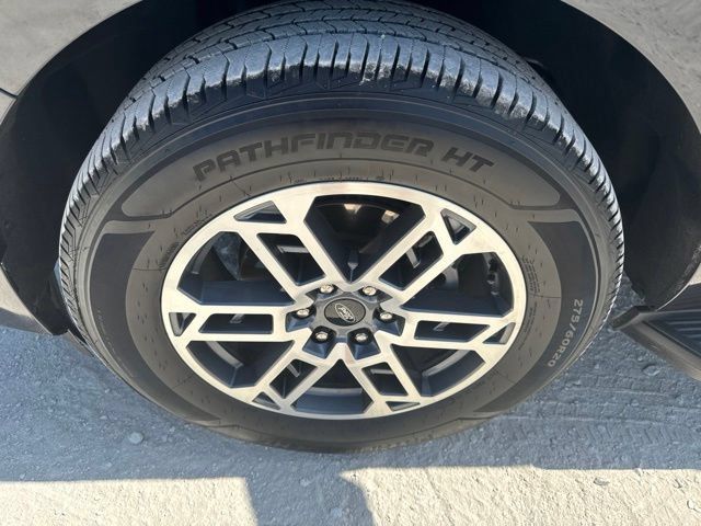 Used 2025 Ford Expedition Active AWD/4WD image 30