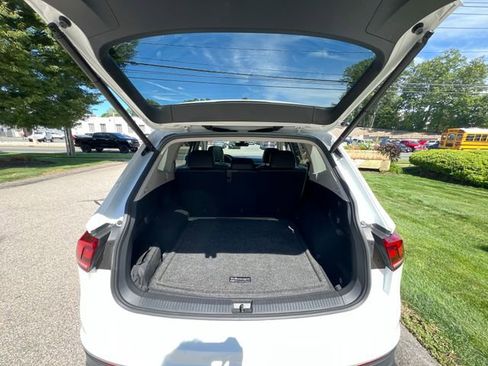Certified 2022 Volkswagen Tiguan SE w/ Panoramic Sunroof Package image 23