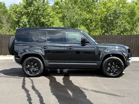 New 2025 Land Rover Defender 110 S image 7