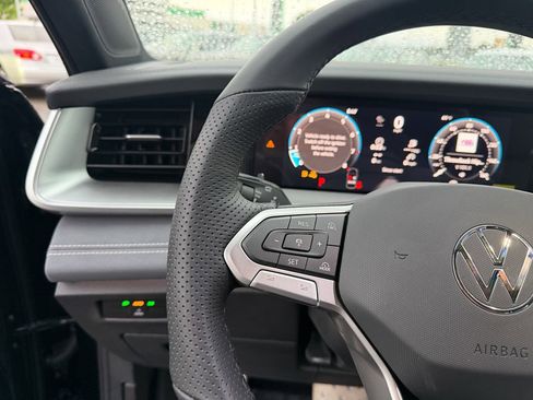 New 2026 Volkswagen Tiguan SE R-Line FWD image 18