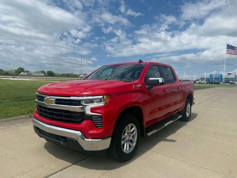 Used 2023 Chevrolet Silverado 1500 LT AWD/4WD image 8