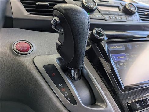 Used 2015 Honda Odyssey Touring Elite image 11