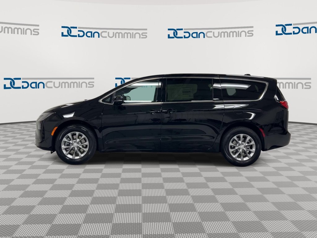 New 2027 Chrysler Pacifica Select w/ Family Tech Group AWD/4WD image 5