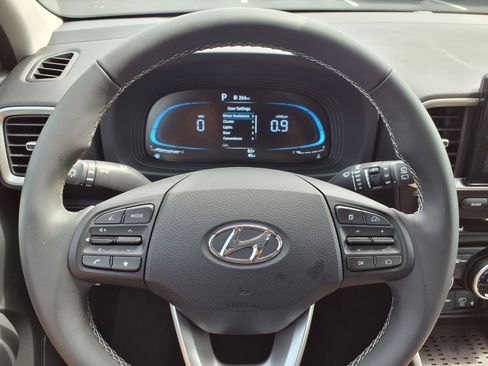 Used 2026 Hyundai Venue SEL FWD image 11