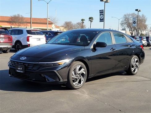 Used 2025 Hyundai Elantra Sport image 9