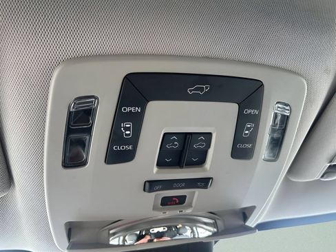 Used 2022 Toyota Sienna XLE AWD/4WD image 29