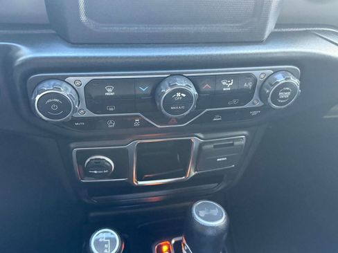 Used 2022 Jeep Wrangler Sport image 16