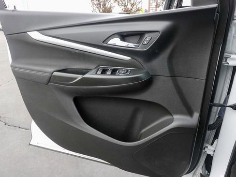 Used 2022 Chevrolet Bolt EUV LT w/ Comfort Package image 22