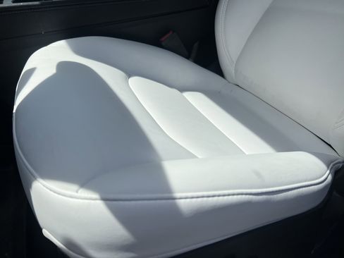 Used 2022 Tesla Model Y Performance image 18