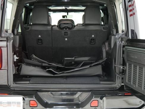 Used 2022 Jeep Wrangler Unlimited Sahara AWD/4WD image 30