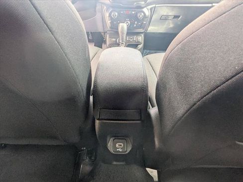 Used 2019 Jeep Renegade Latitude w/ Cold Weather Group AWD/4WD image 13