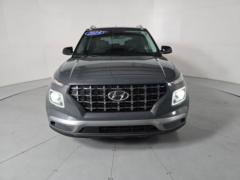 Used 2024 Hyundai Venue Limited image 8