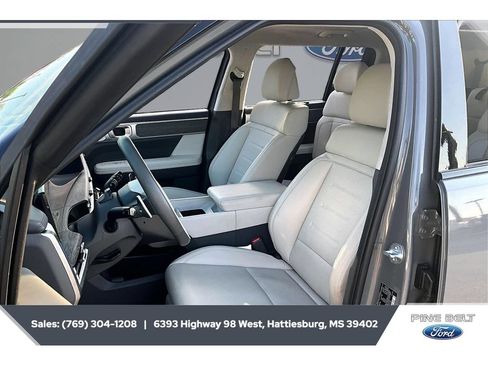 Used 2025 Hyundai Santa Fe Calligraphy AWD/4WD image 18