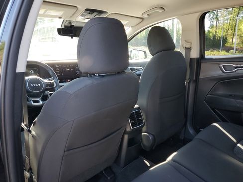 Used 2025 Kia Sportage LX image 11