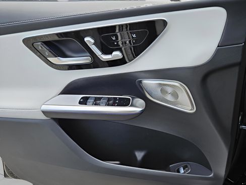 New 2026 Mercedes-Benz GLC 300 image 32