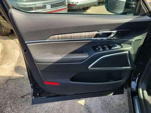 Used 2025 Kia Telluride SX Prestige AWD/4WD image 18