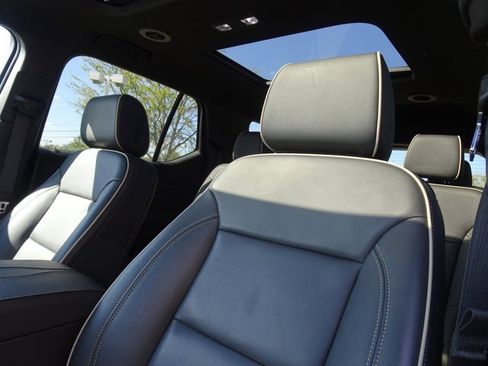 Certified 2023 Chevrolet Traverse Premier w/ Redline Edition image 12