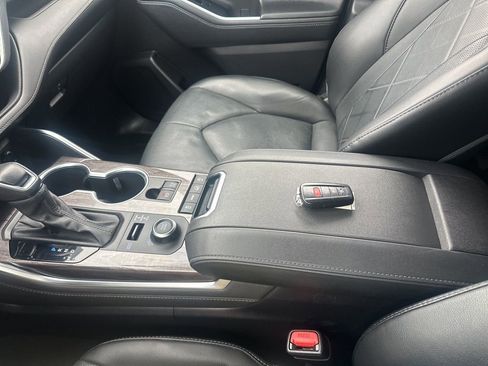 Used 2021 Toyota Highlander Platinum AWD/4WD image 24