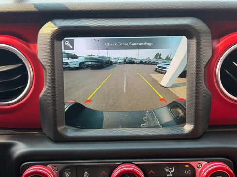Used 2023 Jeep Gladiator Rubicon w/ Cold Weather Group AWD/4WD image 11
