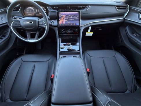 New 2025 Jeep Grand Cherokee Limited w/ Black Appearance Package image 10