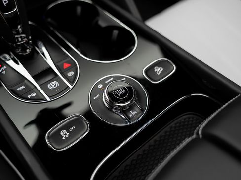 Used 2021 Bentley Bentayga Plug-In Hybrid AWD/4WD image 52