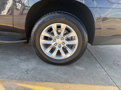 Used 2023 Chevrolet Suburban Premier image 29