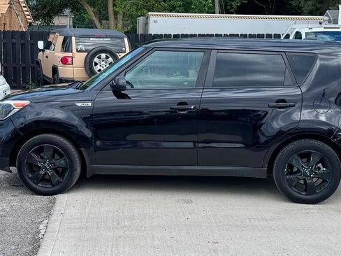 Used 2017 Kia Soul w/ Convenience Package FWD image 3