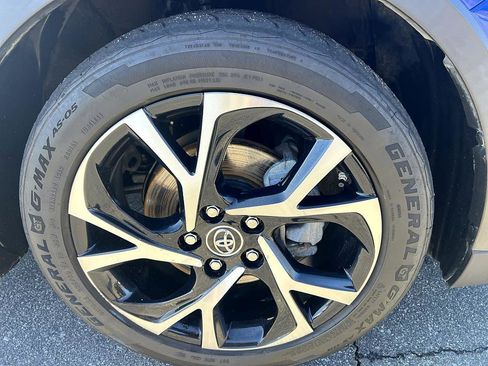 Used 2018 Toyota C-HR XLE image 24