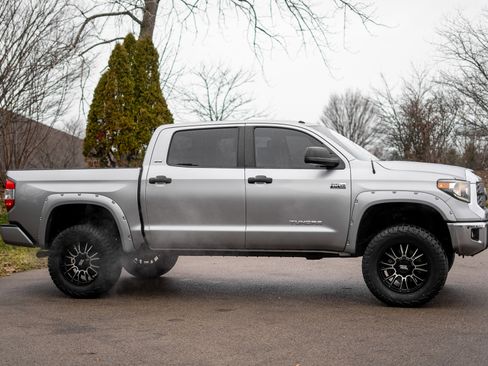 Used 2019 Toyota Tundra SR5 w/ Convenience Package image 4