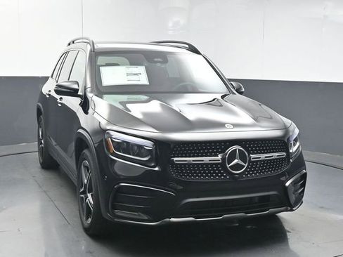 New 2026 Mercedes-Benz GLB 250 image 2