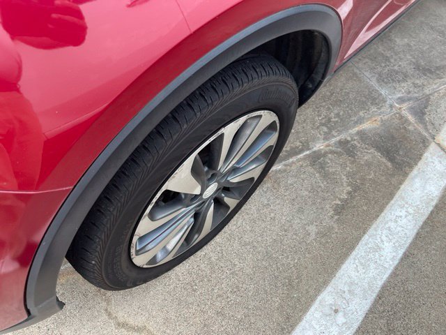 Used 2019 Buick Encore Essence AWD/4WD image 2