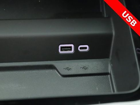 Used 2025 Chevrolet Tahoe Z71 image 26