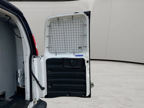 Used 2016 Chevrolet Express 2500 RWD image 19